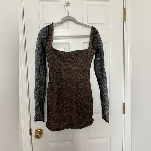 NWT LaQuan Smith Long Sleeve Dress with Scoop Back in Black